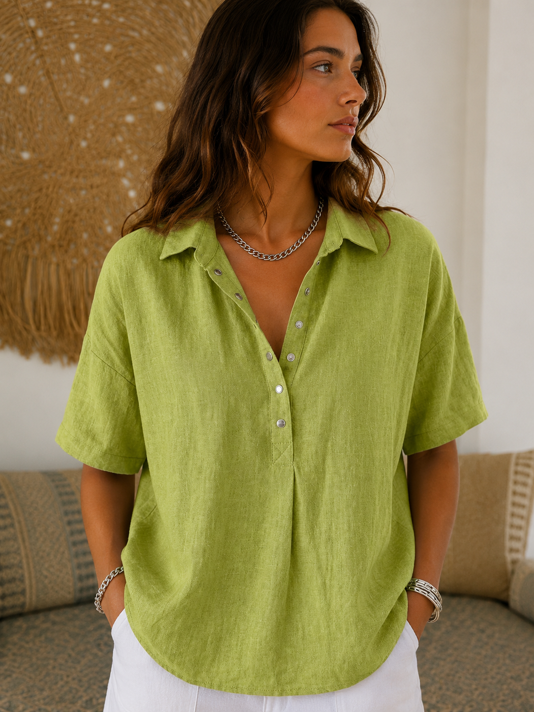 Blusa con cuello y detalle de botones