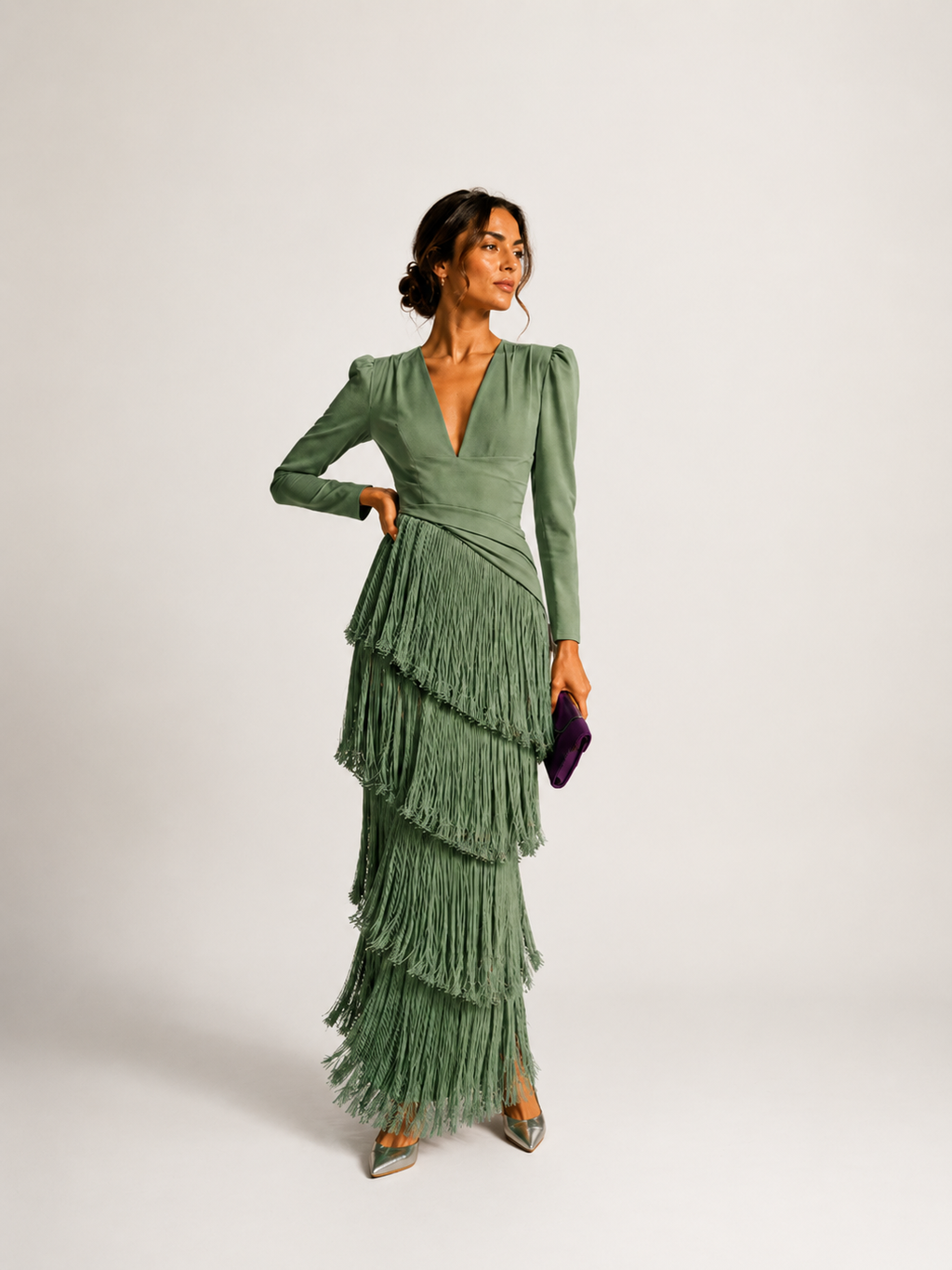 Vestido elegante con flecos
