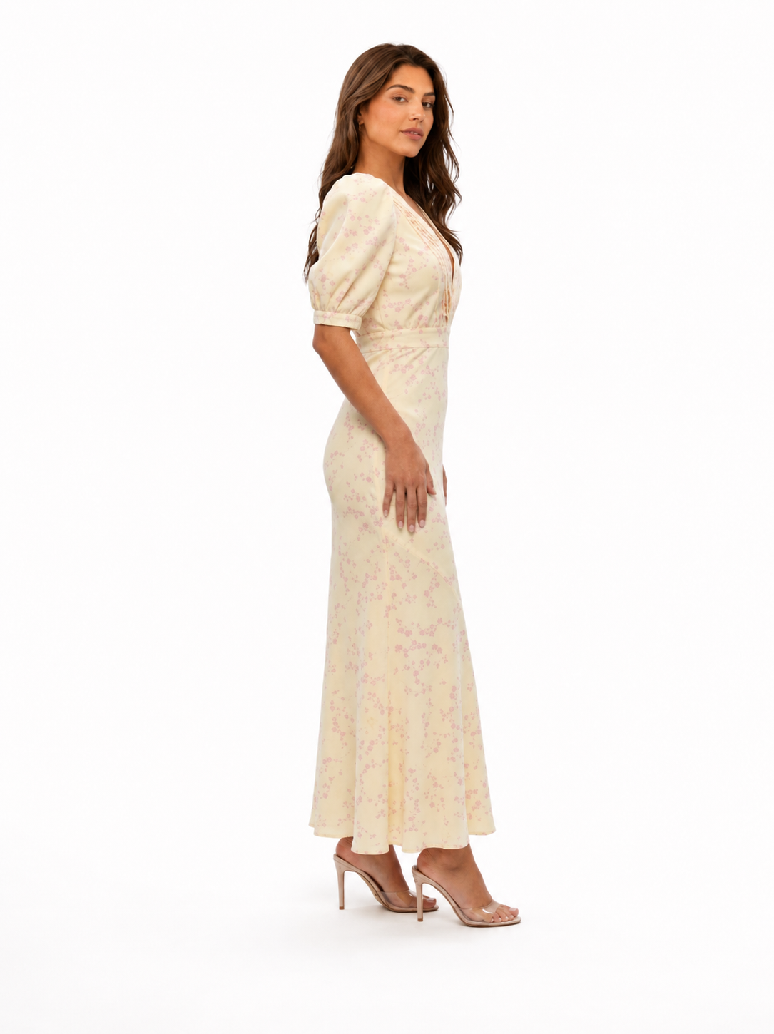 Vestido con diseño floral y cuello en V
