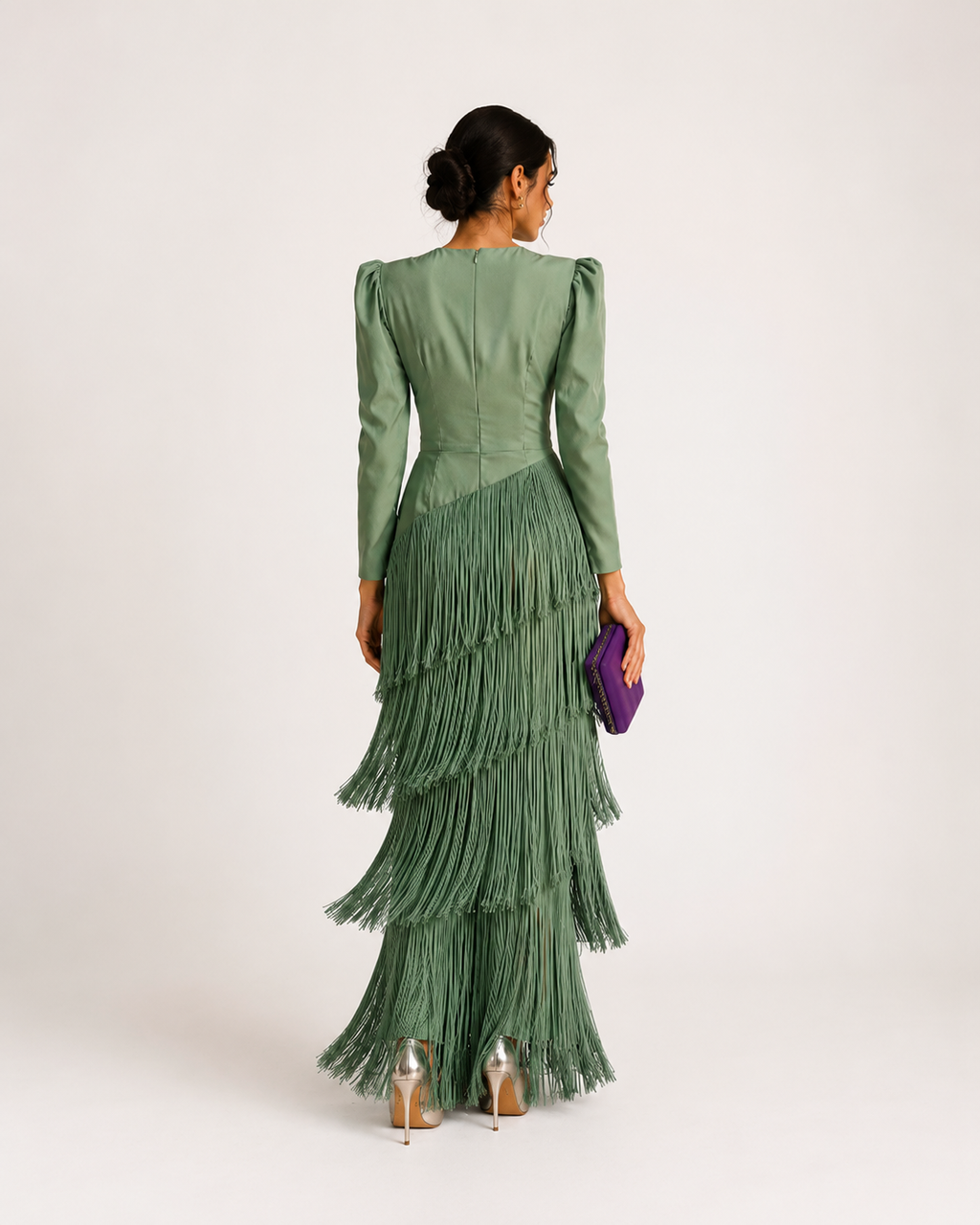 Vestido elegante con flecos