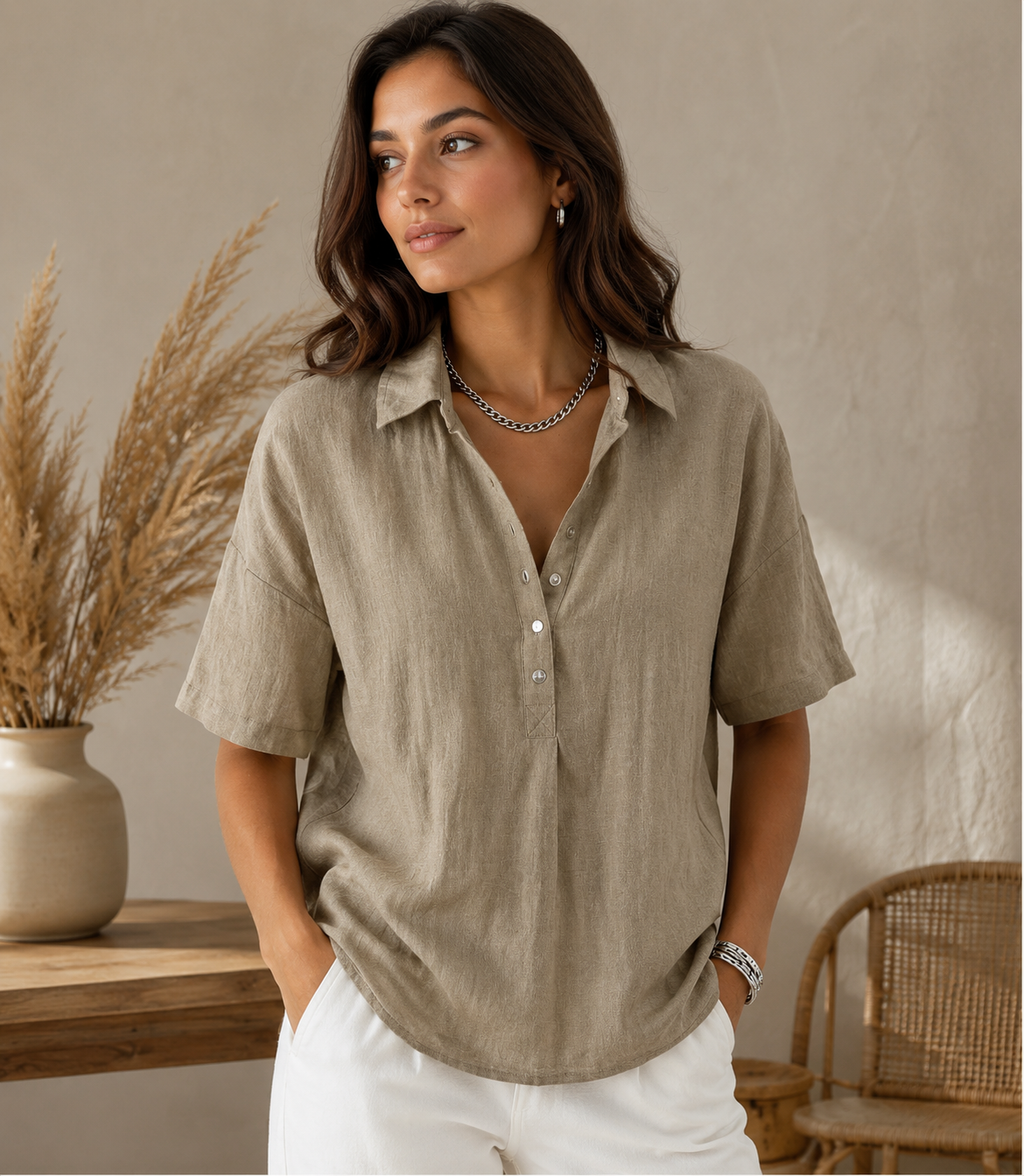 Blusa con cuello y detalle de botones
